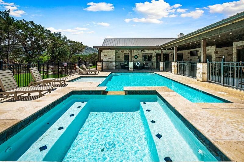 frio river rentals with hot tub